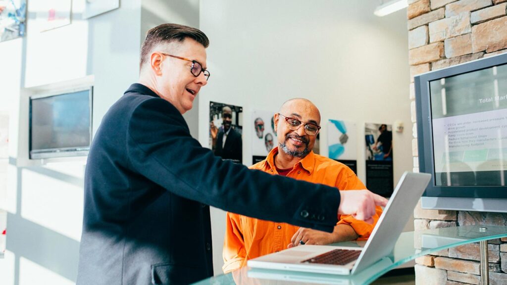2-linkedin-sales-solutions-YDVdprpgHv4-unsplash